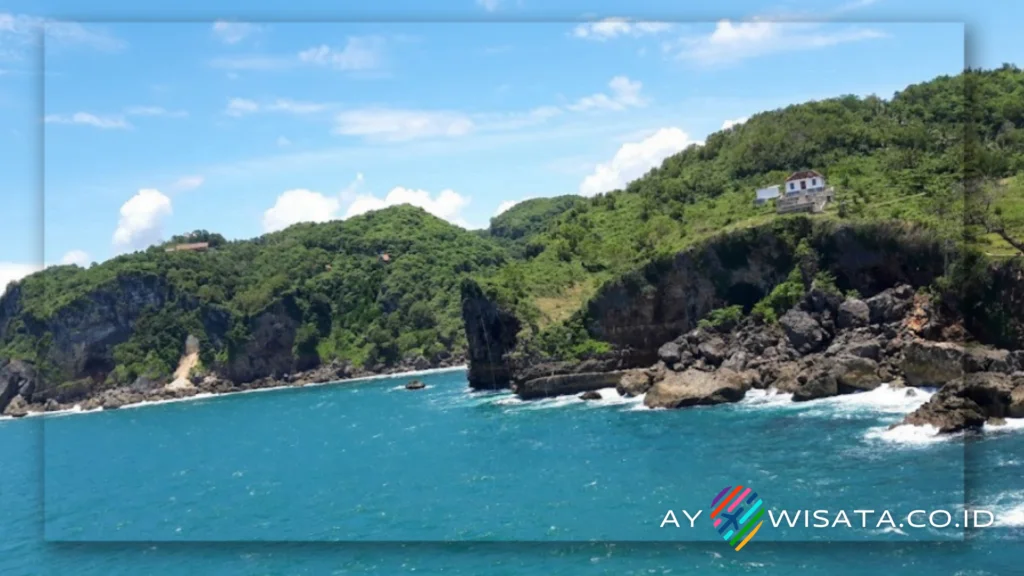 Pemandangan Laut Biru yang Menakjubkan