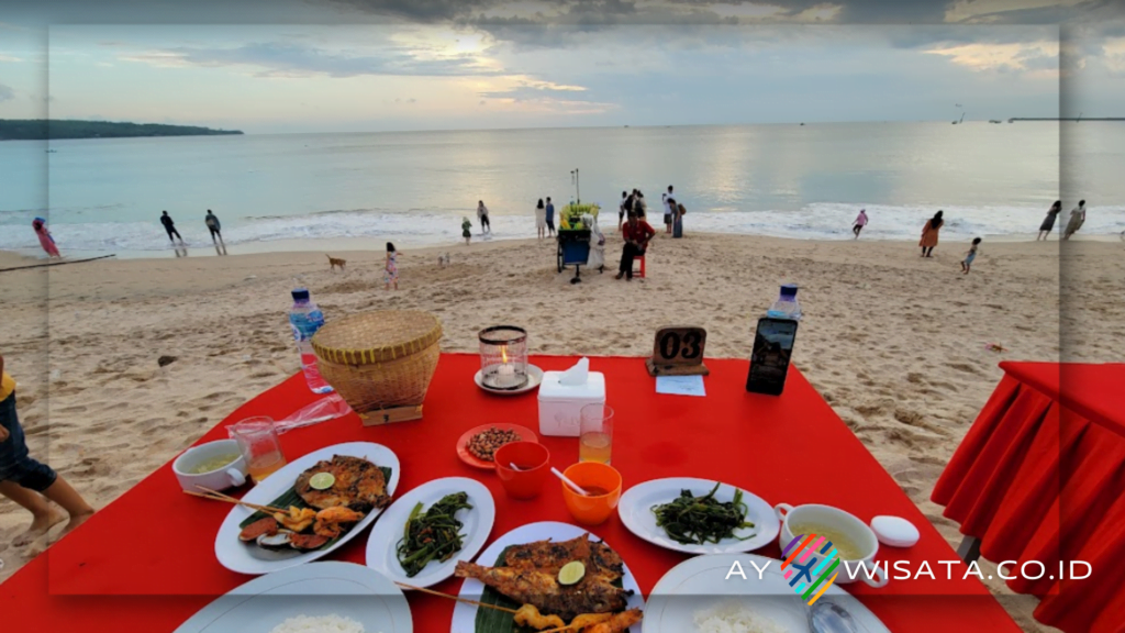 Nikmati Makan Malam Khas di Pantai Jimbaran