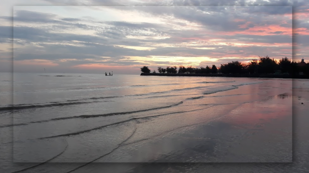 Pantai Cemara Tuban: Destinasi Wisata Setelah Puas Berwisata Religi