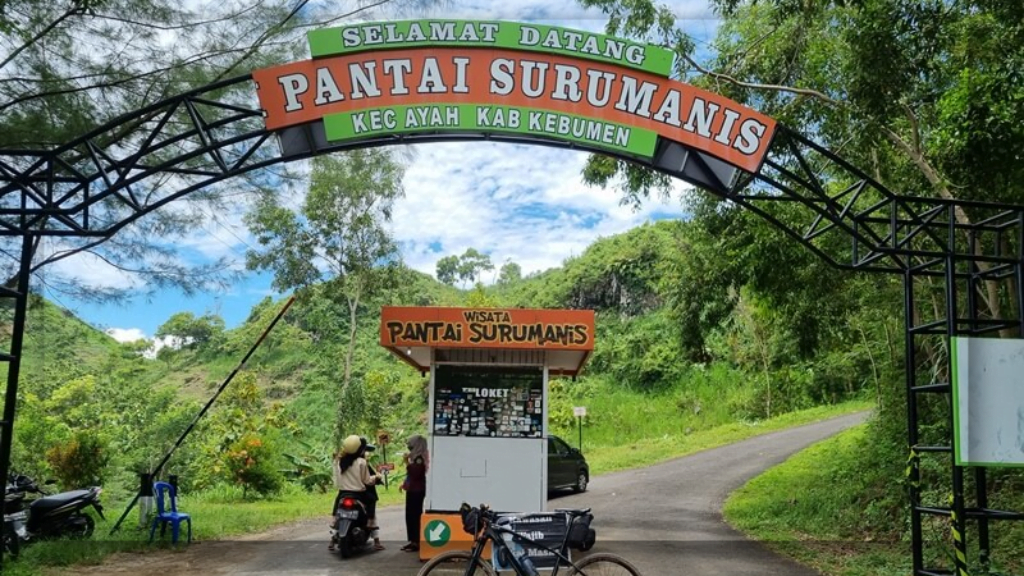 Jelajahi Pantai Surumanis di Kebumen: Objek Wisata Instagramable yang Wajib Dikunjungi
