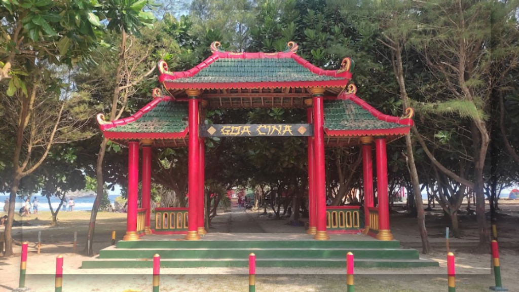 Sejarah Pantai Goa Cina