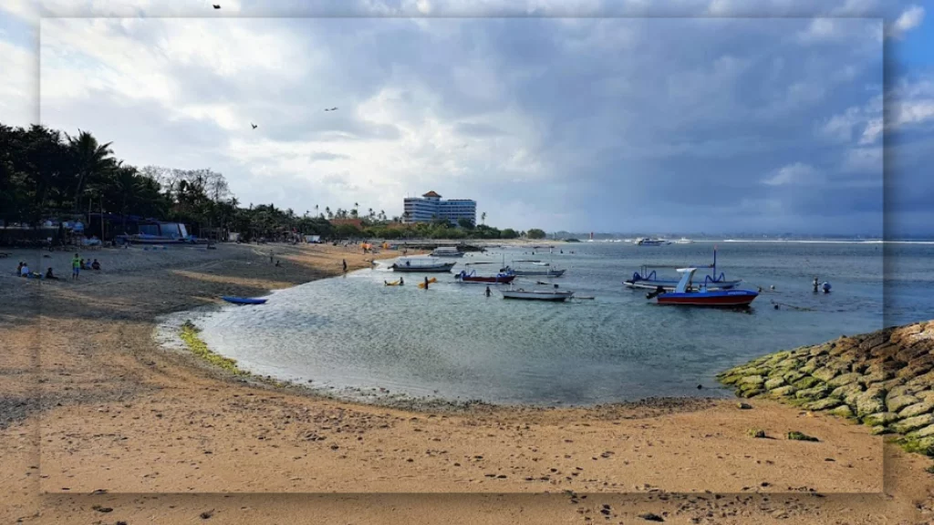 Fasilitas Lengkap di Pantai Sindhu
