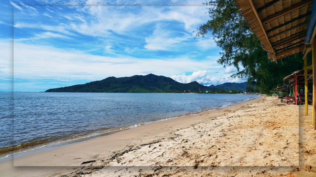 Pantai Pandan di Tapanuli Tengah: Menawarkan Laut yang Tak Selamanya Biru, Penuh Daya Tarik dan Pesona Lainnya