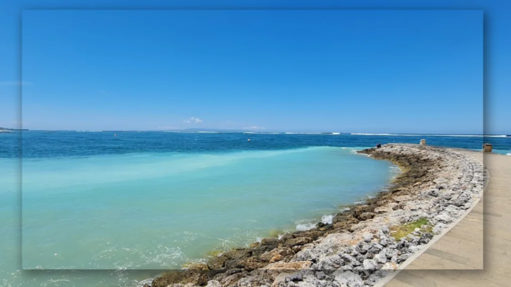 Pemandangan Pantai Geger di Bali yang Membuatnya Dijuluki Surga Tersembunyi