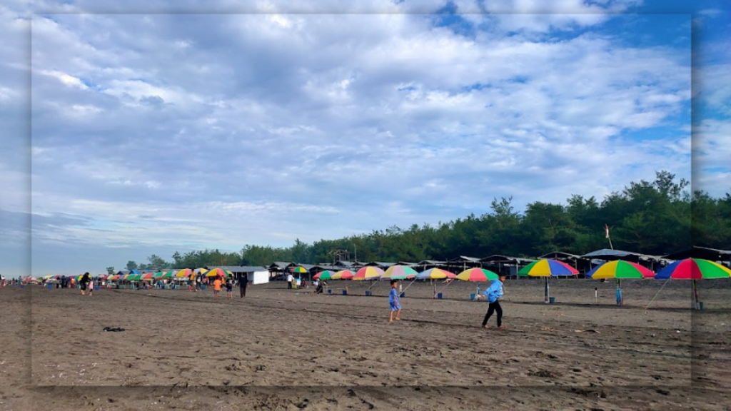 Sekilas Tentang Pantai Bocor atau Setrojenar