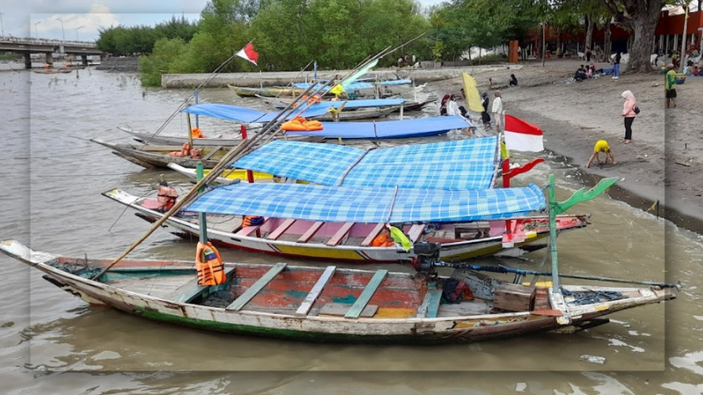 Sewa Perahu Untuk Memandangi Jembatan Suramadu