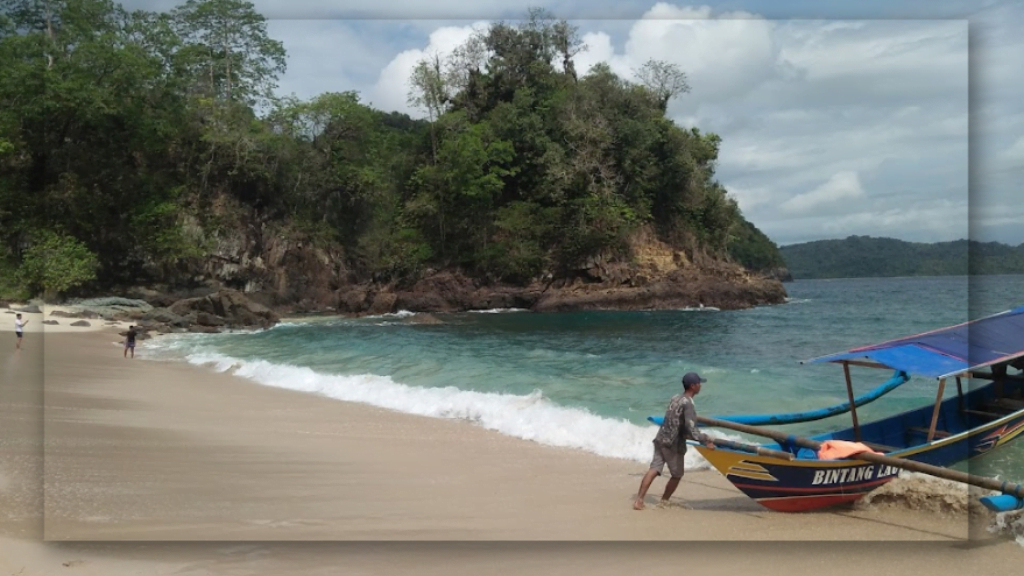 Aktivitas yang Bisa Dilakukan di Pantai Teluk Hijau