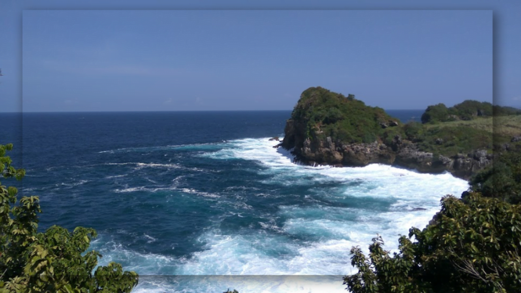 Mengenal Sejarah Pantai Peh Puloh di Blitar