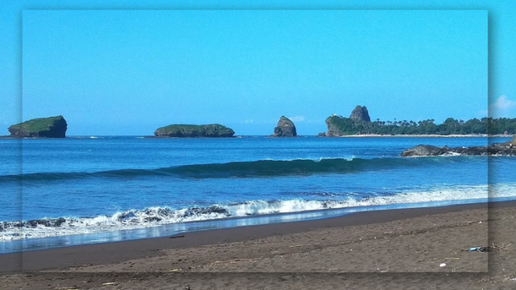 Mengenal Sejarah Pantai Watu Ulo di Jember