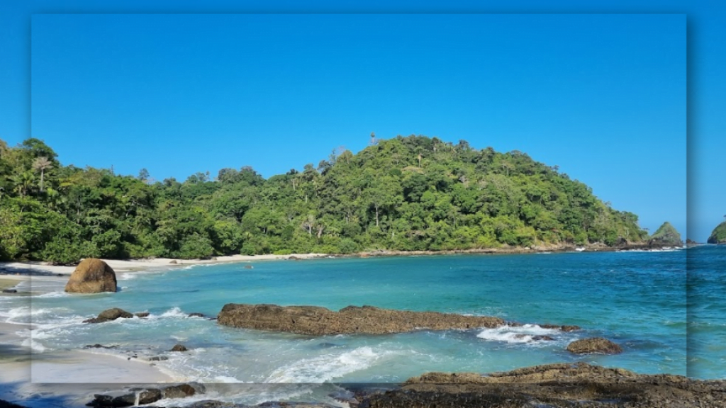 Mengenal Sejarah Pantai Wedi Ireng di Banyuwangi