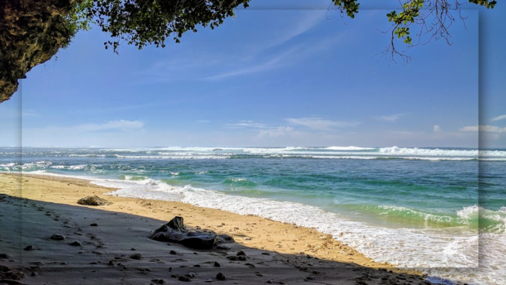 Menjelajahi Keindahan Pantai Greenbowl di Bali: Surga Tersembunyi yang Harus Dikunjungi