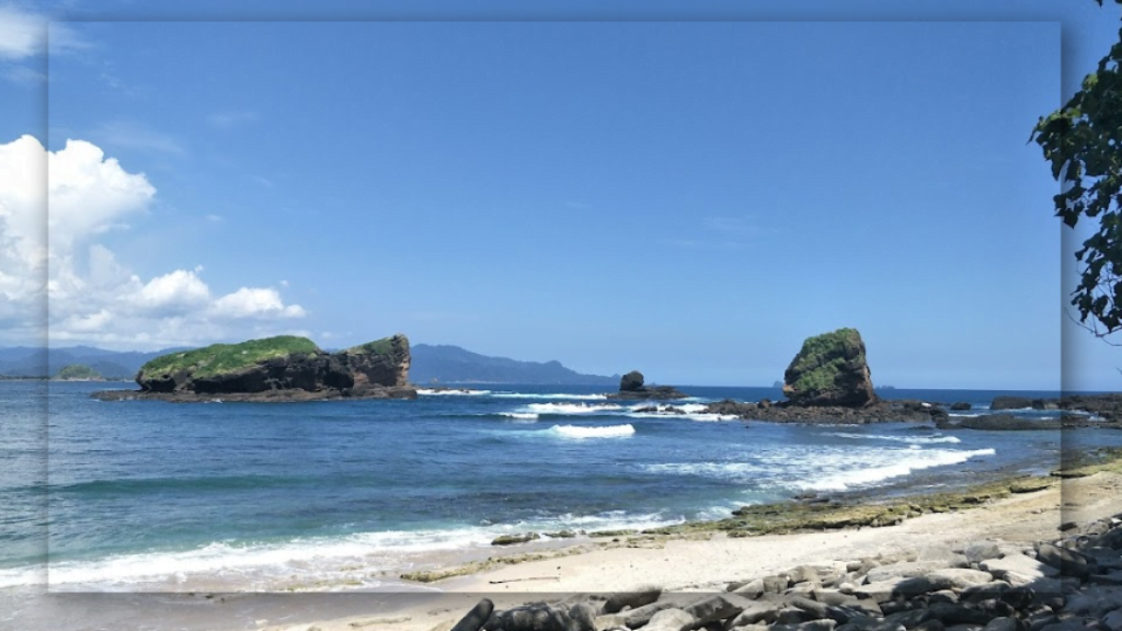 Pesona yang Dimiliki Pantai watu Ulo Jember