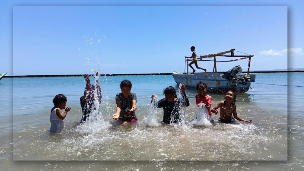 Bermain Pasir dan Berjemur