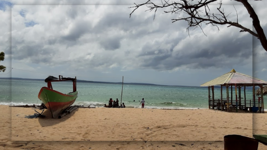 Fasilitas yang Tersedia di Pantai Tablolong