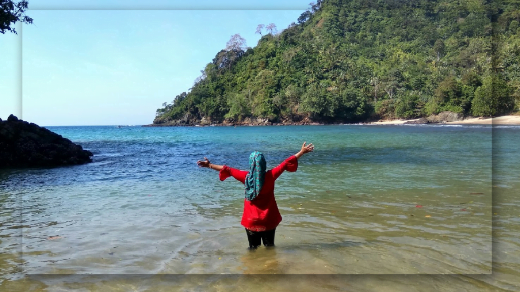 Keindahan Alam yang Dimiliki Pantai Banyu Anjlok di Malang