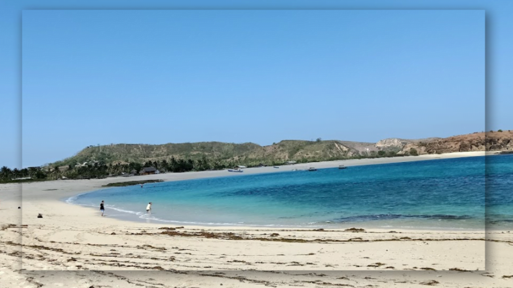 Keindahan Pantai Tanjung Aan di Lombok Tengah