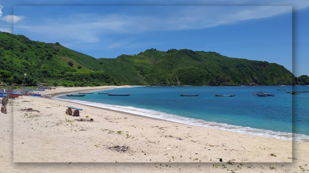 Keindahan yang Dimiliki Pantai Mawun di Lombok Tengah