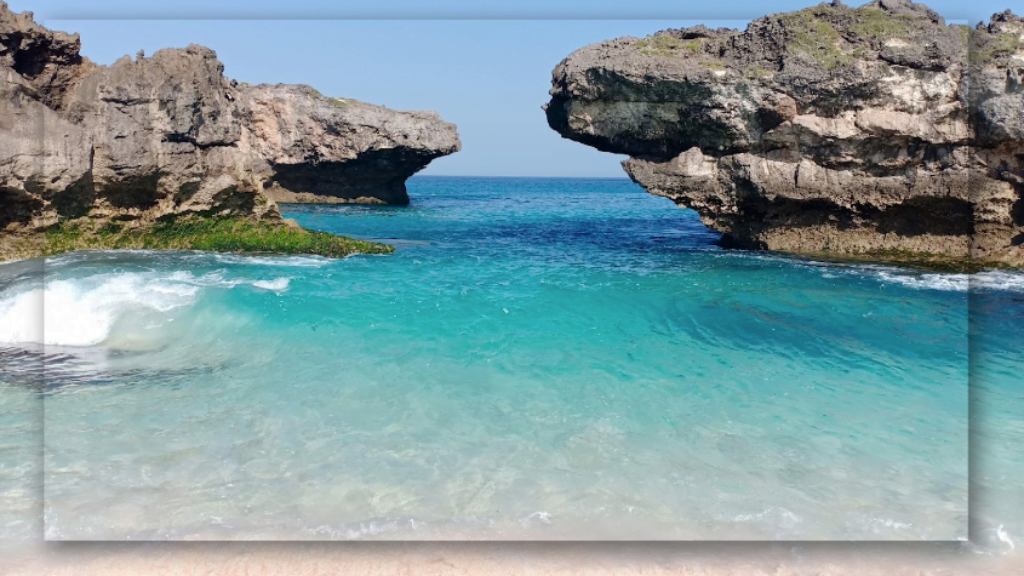 Keindahan yang Dimiliki di Pantai Mandorak di Sumba Barat