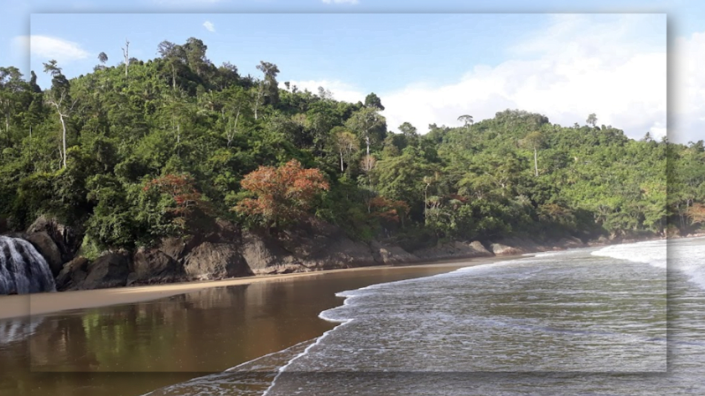 Mengenal Sejarah Pantai Banyu Anjlok di Malang