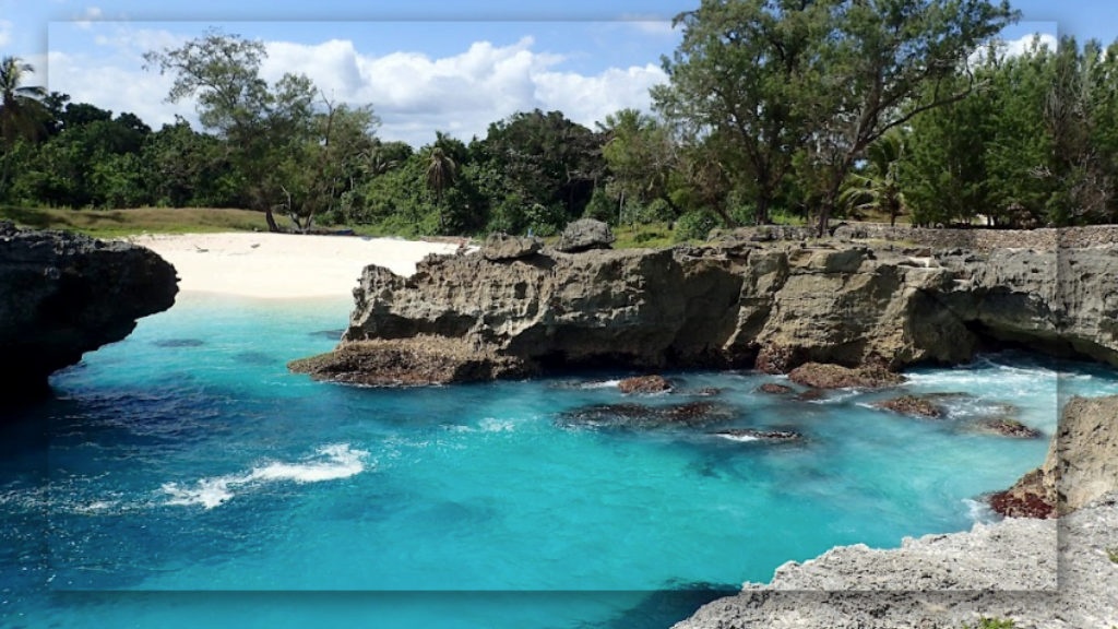 Mengenal Sekilas Tentang Pantai Mandorak di Sumba Barat