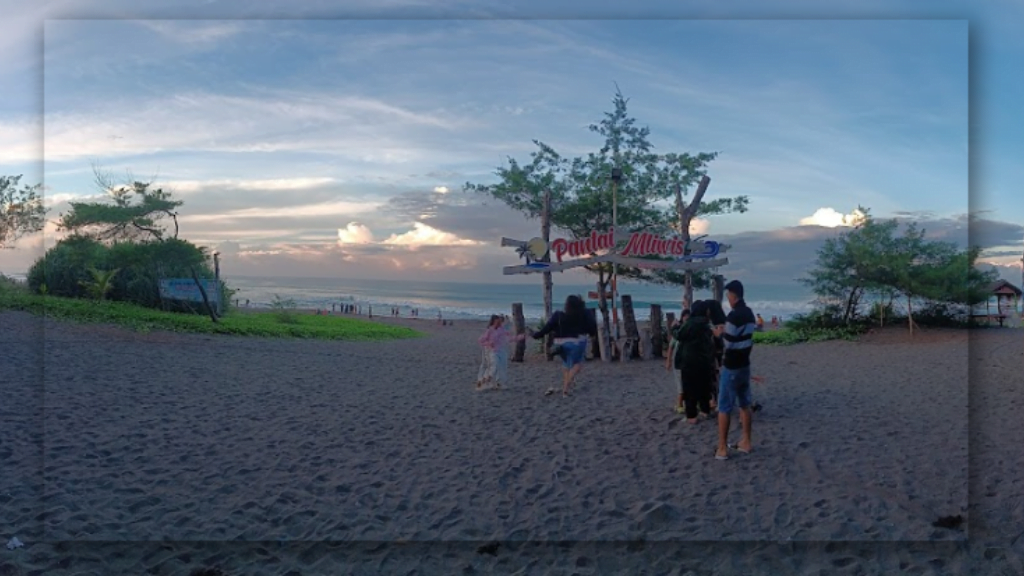 Menyusuri Pantai dengan Sepeda atau Berjalan Kaki