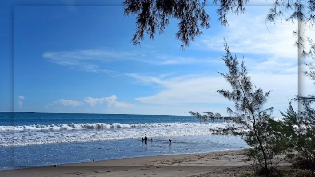 Pantai Katapiang di Padang: Keindahan Alam yang Akan Membuatmu Terpesona