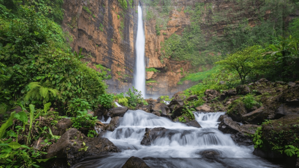 Air Terjun Kapas Biru di Lumajang: Destinasi Alam yang Mengalahkan Eksotisme Luar Negeri!