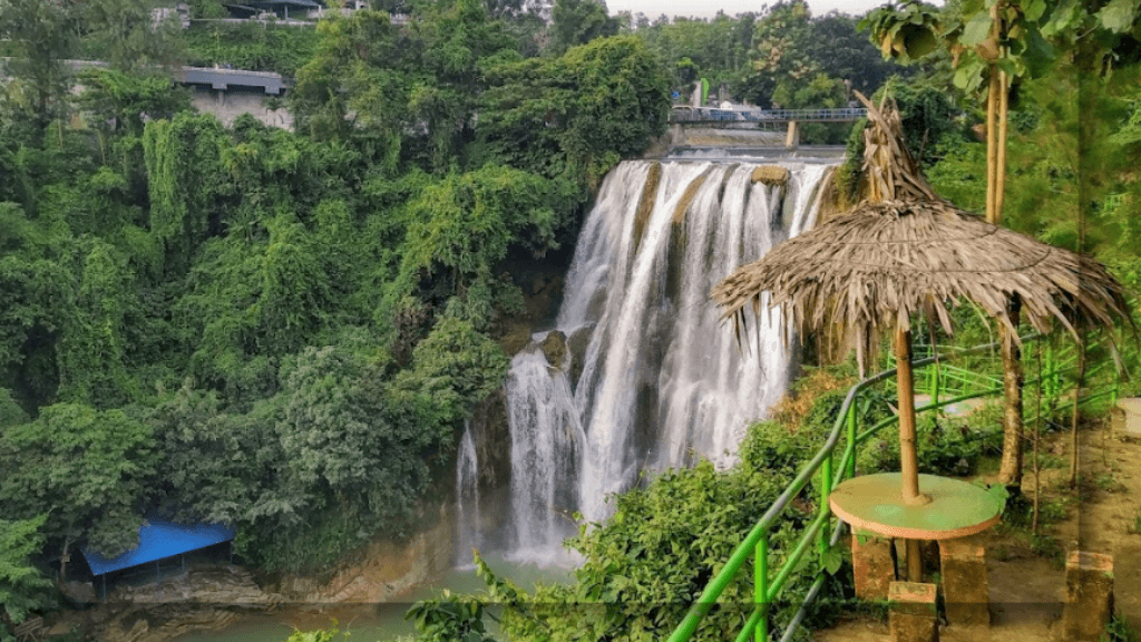 Fasilitas yang Tersedia di Air Terjun Nglirip