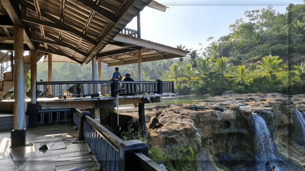 Fasilitas yang Tersedia di Curug Dengdeng