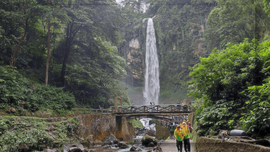 Keindahan Air Terjun Grojogan Sewu di Karanganyar: Wisata Alam Penuh Pesona