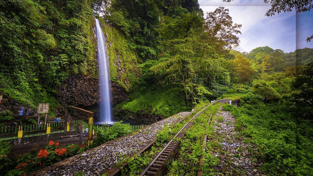 Keindahan dan Pesona Air Terjun Lembah Anai di Sumatera Barat