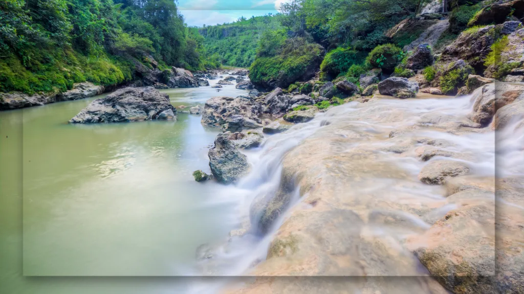 Menikmati Panorama dari Bukit di Sekitar Air Terjun