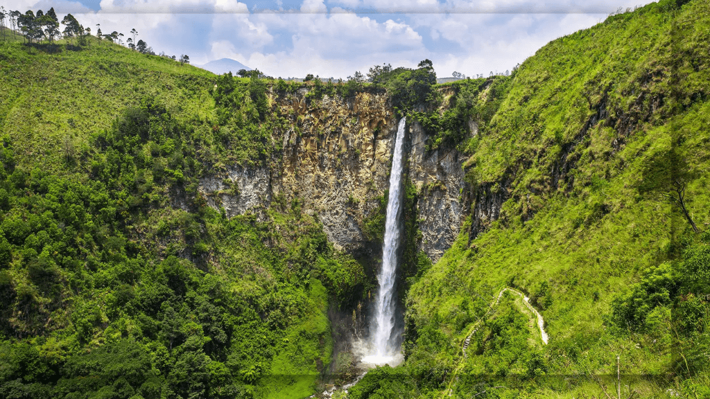 Menyambut Keindahan Air Terjun Sipiso-piso di Karo Sumatera Utara