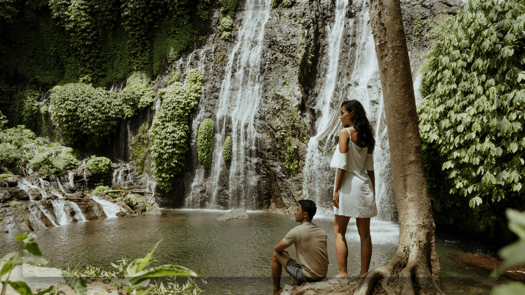 Picnic dan Bersantai di Sekitar Air Terjun