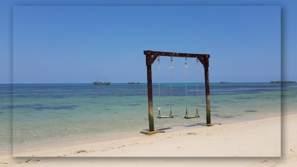 Air Laut yang Jernih dan Tenang