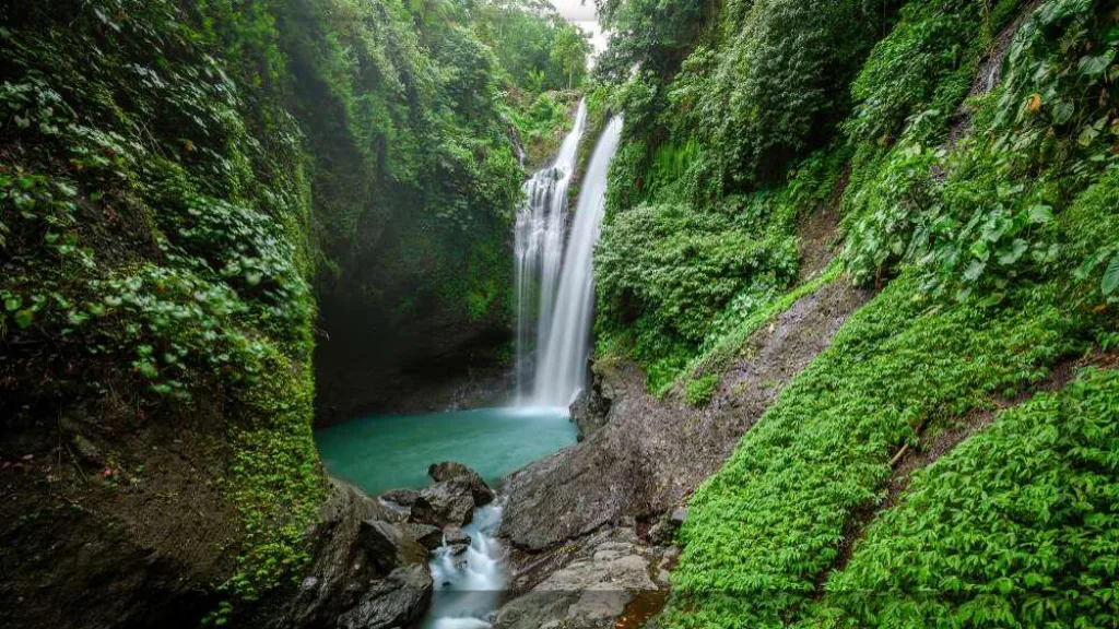 Air Terjun Aling-Aling Bali: Spot Wisata Anti-Mainstream yang Wajib Kamu Jelajahi!