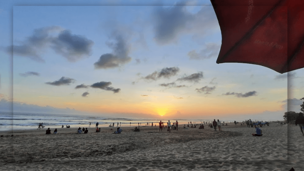 Double Six Beach di Bali: Surga dengan Pemandangan Sunset yang Memukau!