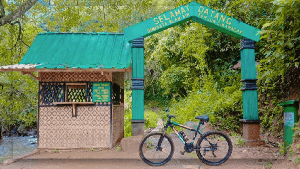 Fasilitas yang Tersedia di Curug Cikaracak