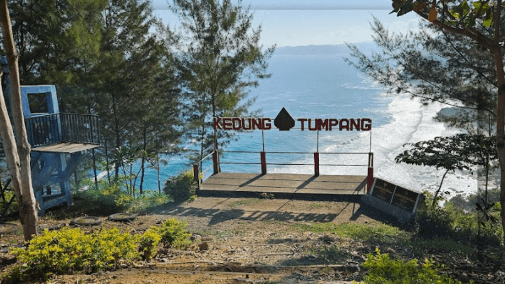 Fasilitas yang Tersedia di Pantai Kedung Tumpang