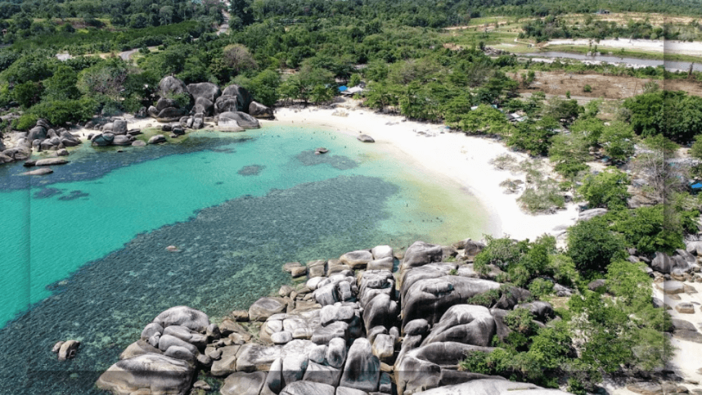 Keindahan Pantai Tanjung Tinggi, Surga Tersembunyi di Bangka Belitung