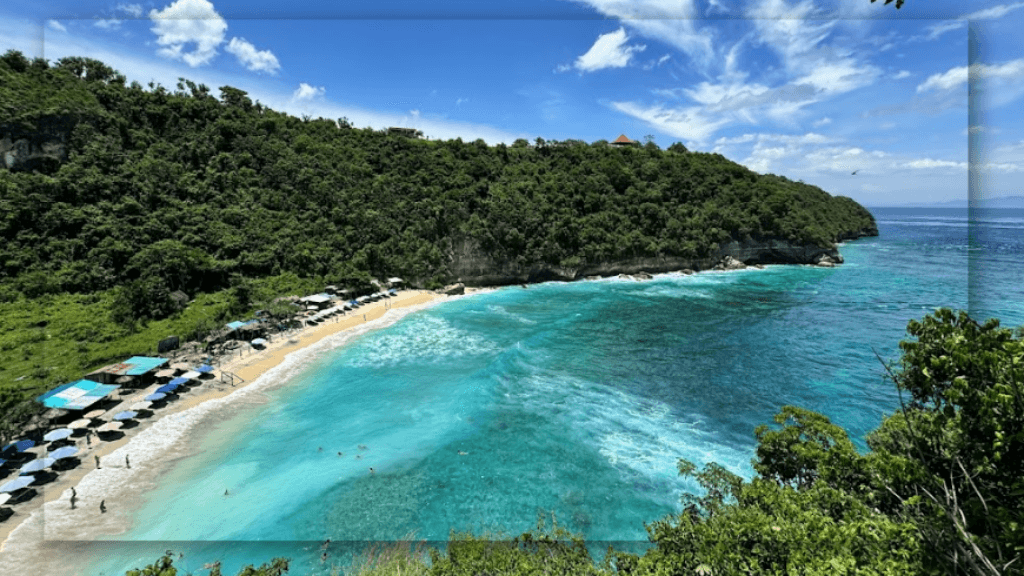 Keindahan Tersembunyi Atuh Beach di Bali: Surga Pantai yang Wajib Dikunjungi