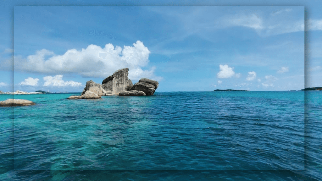 Pulau-Pulau Kecil di Sekitar Pantai