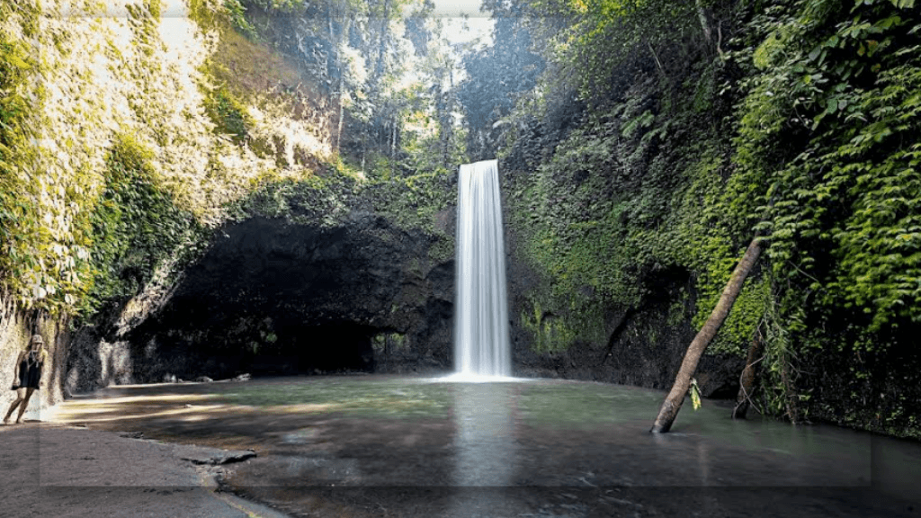 Rasakan Sensasi Berenang di Air Terjun Tibumana di Bali yang Jernih dan Segar!