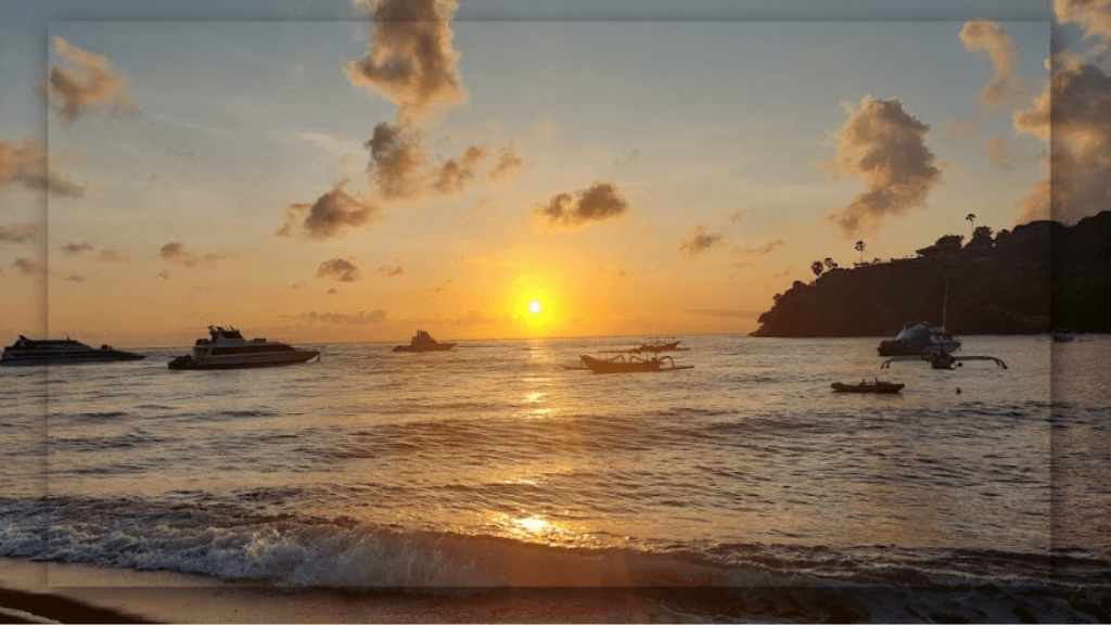 Sekilas Tentang Pantai Jemeluk di Bali