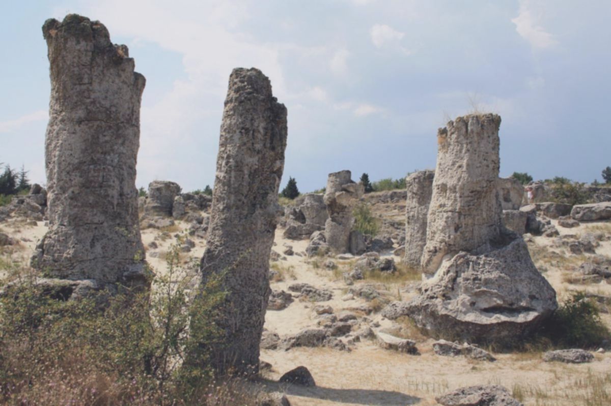 Pobiti Kamani: 3 Misteri Hutan Batu Purba Bulgaria yang Bikin Merinding!