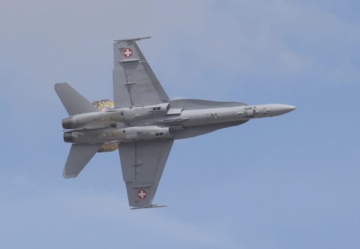 Swiss Bukan Sekadar Netral: 5 Fakta Kekuatan Militernya Bikin Kagum!