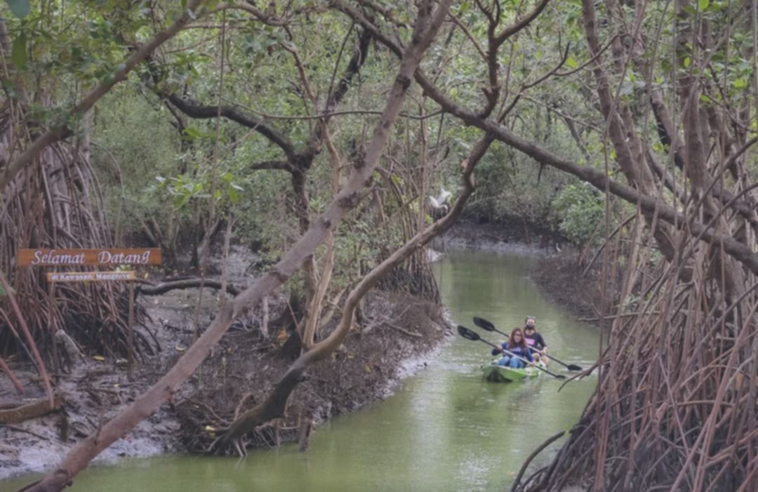 Wisata Surabaya Barat Murah Meriah: 5 Spot Piknik Keluarga Hemat!